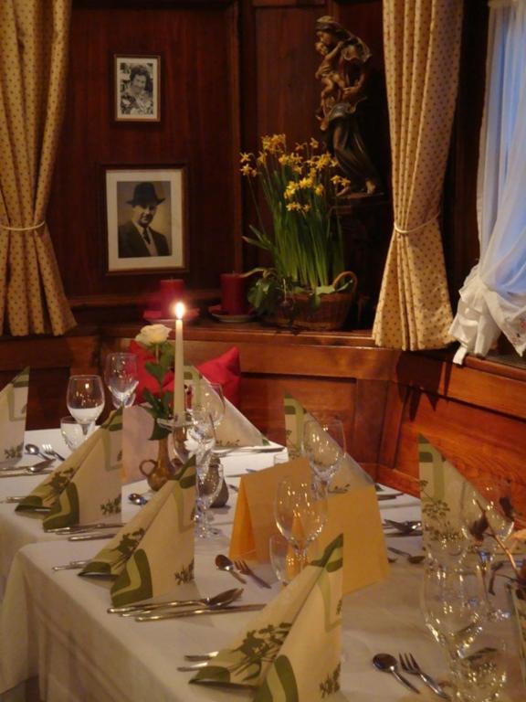 Gasthof Zum Goldenen Kreuz Wilhelmsdorf  Dış mekan fotoğraf